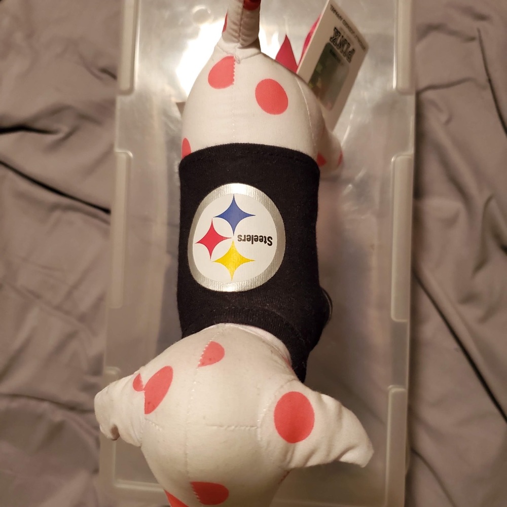 PITTSBURGH STEELERS PINK FOOTBALL DOG. NWT.